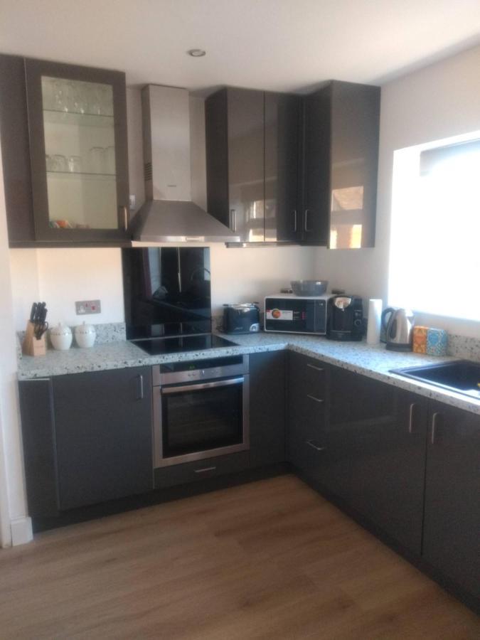 Cheltenham - 3 Bedroom, Parking, Disneyplus 外观 照片