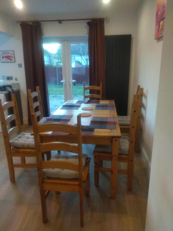Cheltenham - 3 Bedroom, Parking, Disneyplus 外观 照片