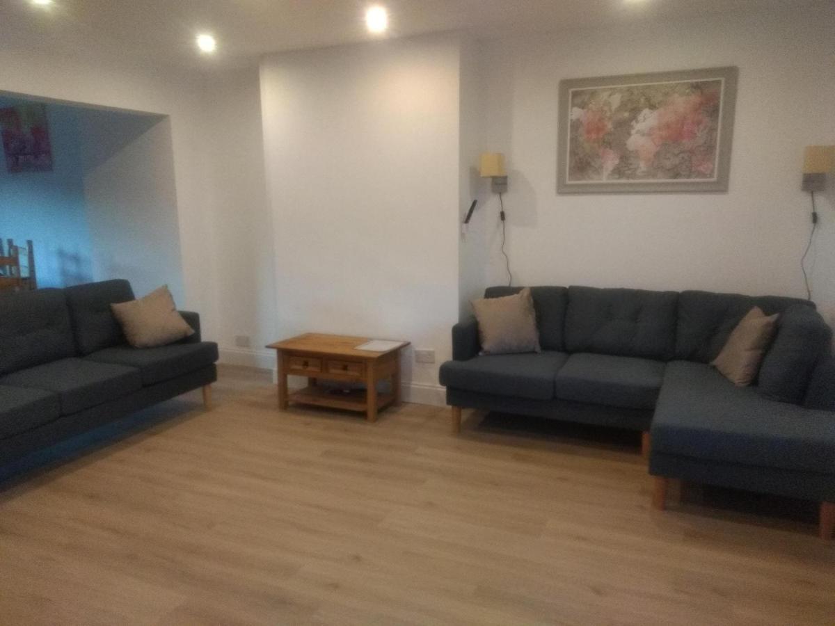 Cheltenham - 3 Bedroom, Parking, Disneyplus 外观 照片