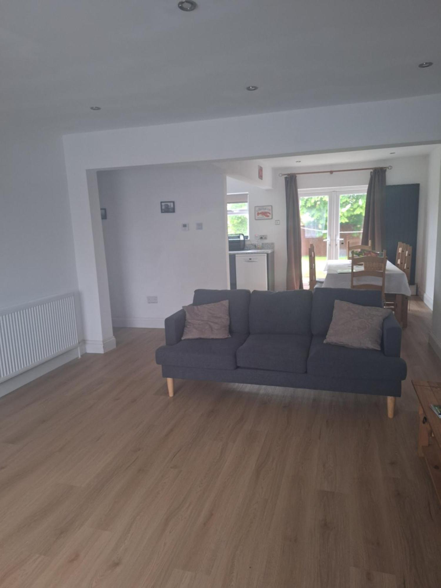 Cheltenham - 3 Bedroom, Parking, Disneyplus 外观 照片